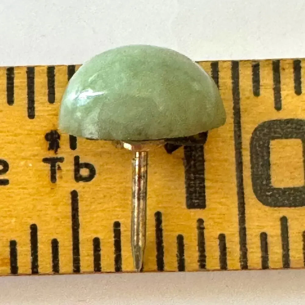 Vintage Round Gold Tone Jade Green Prong Set Center Stone Tie Tack/Pin Jadeite